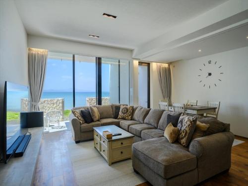 Onna Resort 海まで徒歩0秒 最大12名宿泊可 オーシャンビュー貸切ヴィラ