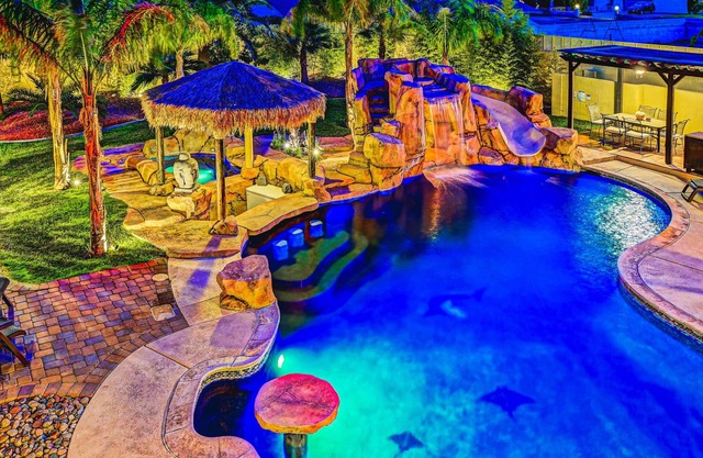 OO Secluded Oasis 9BD/8BA Villa w/ Resort Pool. Sleeps 34!