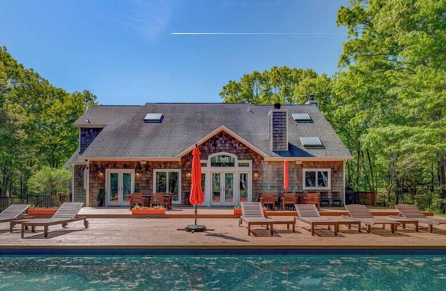 Open Floor Plan, Private Tennis Court, Close to Ocean Beaches and...