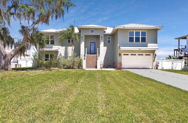 Open for 2025 Scallop Season!! Waterfront, 4-bedroom house in Crystal River