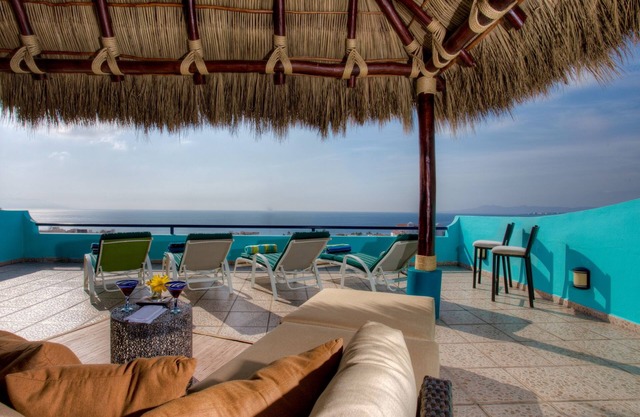 Casa de espacio abierto con excelentes vistas al mar y la bahía, a pie de playa y del centro