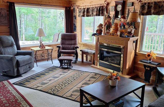 Open year round! Direct trail access. Cabin very well maintained.