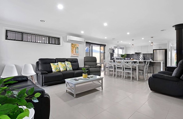 Ophir - Large Entertainer, Sleeps 11