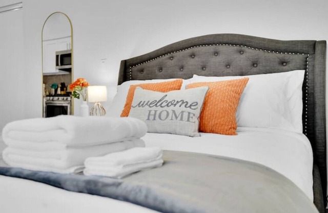 Orange Is The New Black Studio - BRAND NEW !