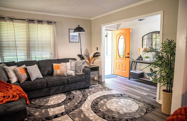 ORANGE OASIS near Atl airport, downtown, shopping, dining backyard firepit