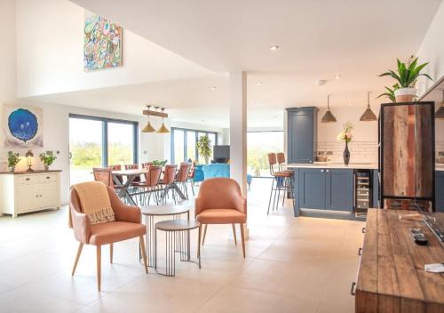 Orchard Barn - Luxury 4 BD Barn Conversion!