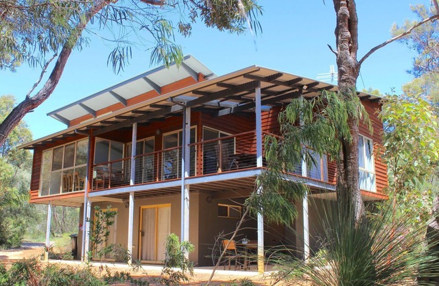 Orchid House - vistas de los árboles cerca de la playa