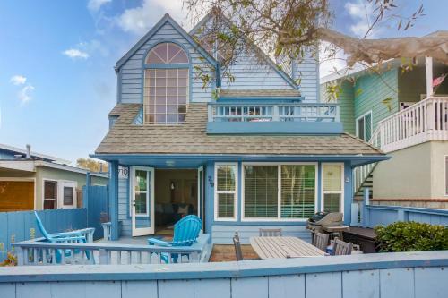 Ormond Beach Oasis - Large Private Patio, WasherDryer, Pet Friendly & Steps2Sand!