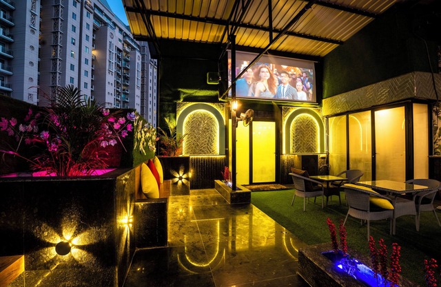 Orsom Stays Sassy - Sector 42