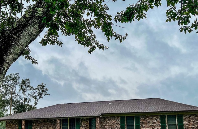 OS Retreat - peaceful location close to downtown Ocean Springs, casinos & beach!