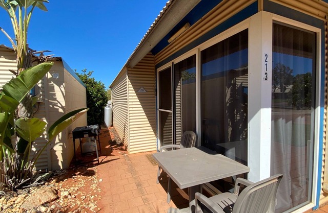 Osprey Holiday Village Unit 213/1 Dormitorio - Bañera de hidromasaje, cama king size, ideal para cualquier pareja