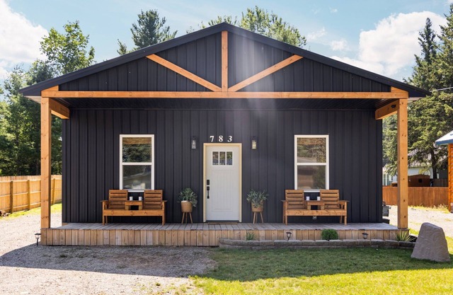 Otsego Lake Access~Fire Pit~Close to Golf~Close to Downtown