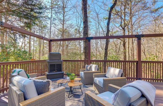 Fire Pit, Hot Tub & Grill: Murphy Family Retreat!