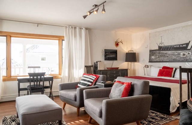 Outer Island Apartment @ The Copper Crown