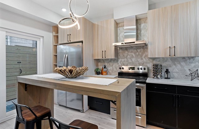 Outstanding High-End 4B/3B - w/RoofDeck