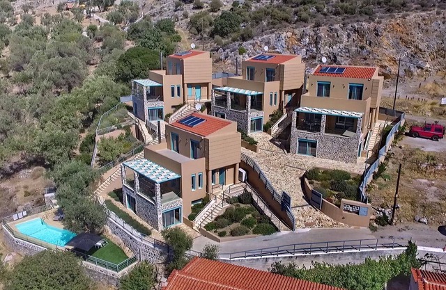 Ouzo Villas 2, villa 3BR accesible en Ag. Isidoros, Plomari, Lesbos