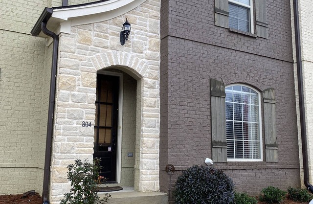 Oxford Condo-Minutes from Campus and Square