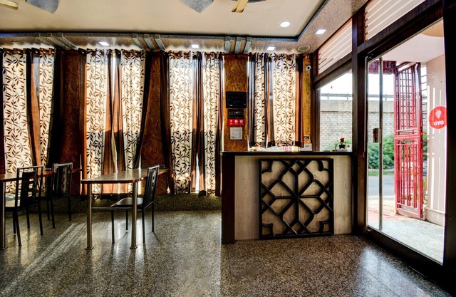 OYO 17250 Hotel Ganesham