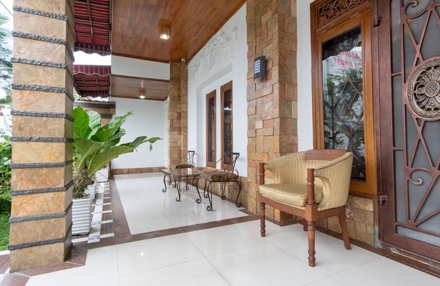 OYO 619 Naufal Guest House Syariah