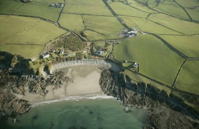 Oyster Catcher - a ground floor bedroom that sleeps 6 guests in 3 bedrooms