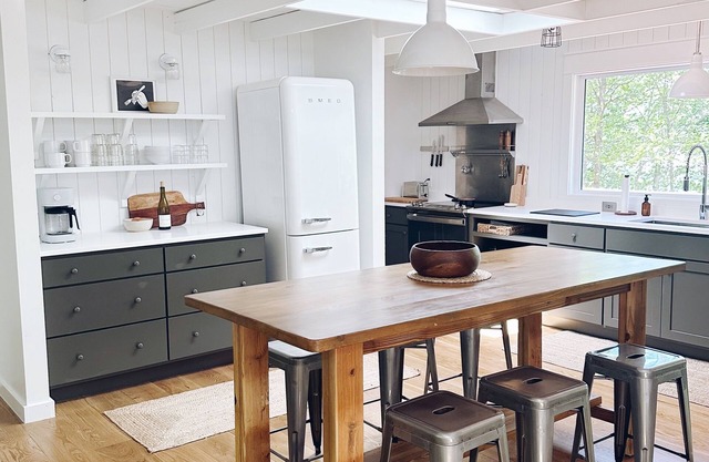 Oz Lakehouse Hideaway- right on the lake!