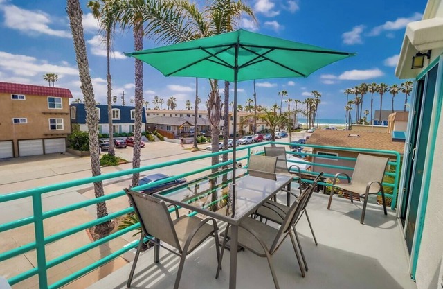 Pacific OB Paradise: Walk to the beach!