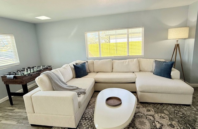 Page Lake House! Full House, Freshly Remodeled, Boat, RV Parking, Center of Page