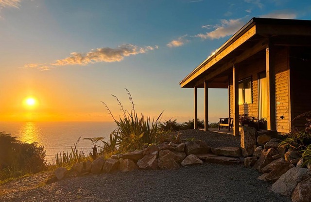Pahautane Ridge - Elevated Sea Views Outdoor Stone Bath