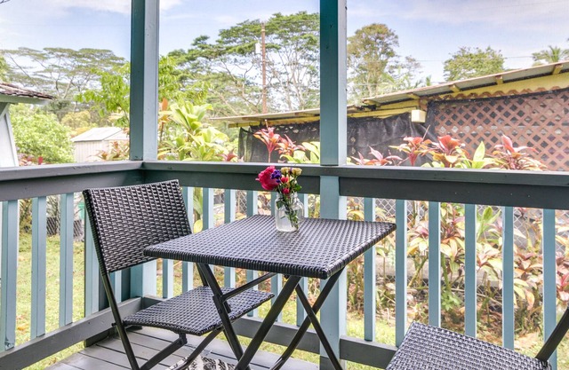 Pahoa Vacation Rental w/ Lanai ~ 11 Mi to Beach!