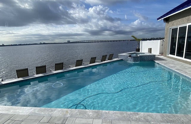 Palazzo Azzurro - ¡Tu propio resort privado frente al mar!