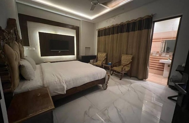 Palm Tree Hotel & Suites