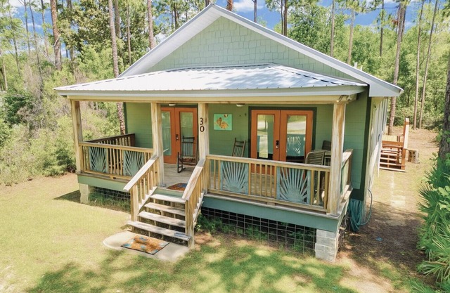 Palmetto Cottage Near the Bay