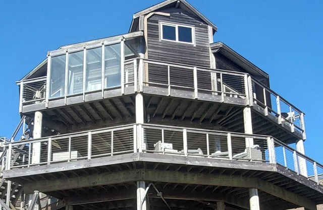 Panoramic Ocean Views walk to the Beach