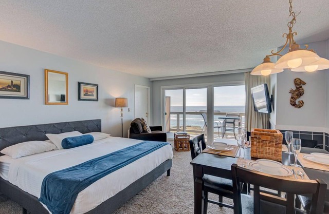 Panoramic Ocean View Studio with Full Kitchen