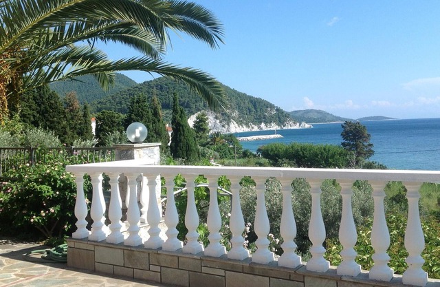 Vistas panorámicas al mar. 120 Metros Cuadrados. Terraza Villa. 3 dormitorios / 3 baños.