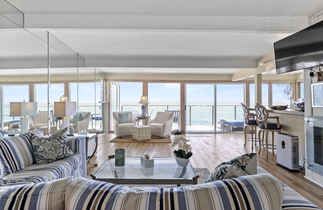 Panoramic Oceanfront Malibu Getaway