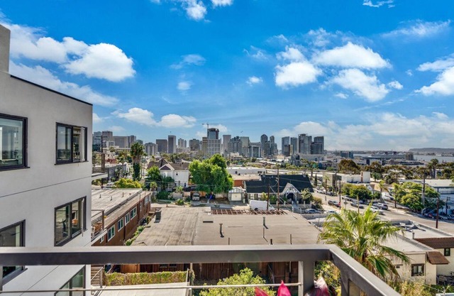 Panoramic View | 2bd/2BA | Sleeps 4 | Parking Available