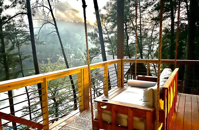 Panoramic Views of Lake and Forest! Two Decks, Hot Tub, Fire Pit, Theater, Dock