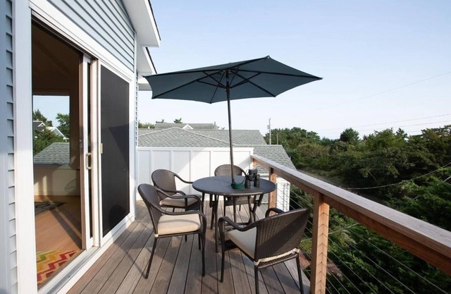 Paradise at the Point (Beach front with elevator and linens!)