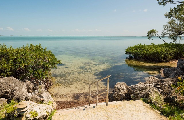 Increíble casa adosada de Key Largo en Buttonwood Bay con deslizamiento en barco privado
