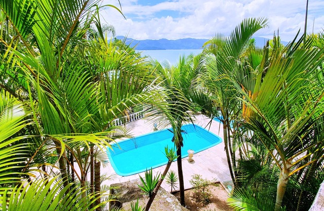Paradisiacal & Spacious Seafront Villa -6 Bedrooms Private Pool and Beach Access