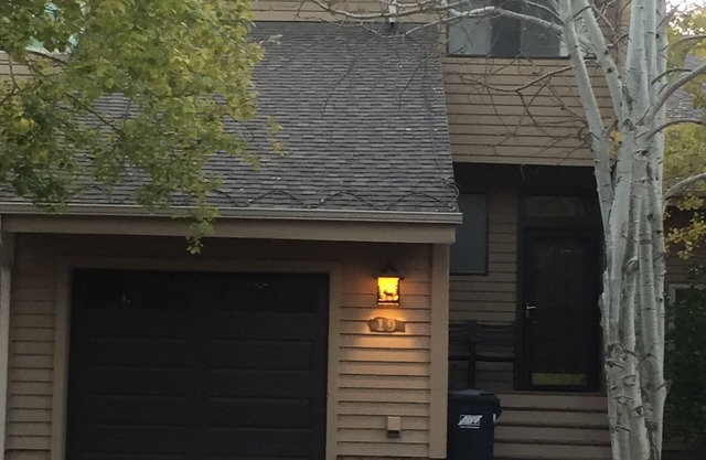 Park City Town Home-Conveniently Located-Quiet Neighborhood