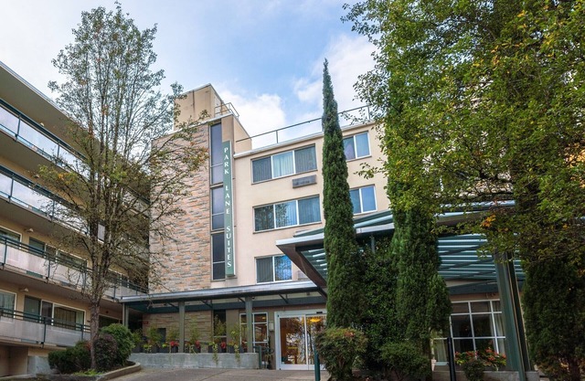 Park Lane Suites and Inn