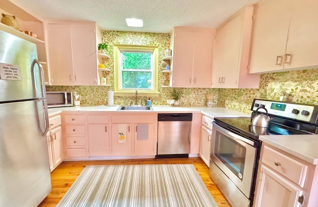 Recién instalado jacuzzi! Cerca de Asheville !!!Tiro de piedra de West Asheville!