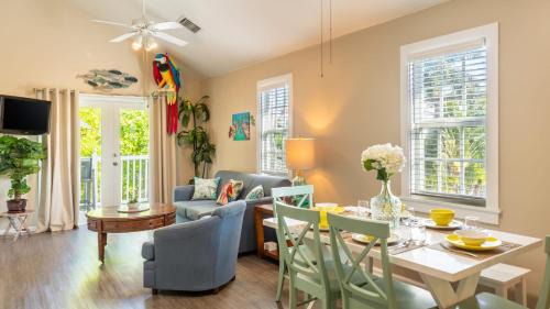 Parrot Perch by AvantStay Old Town Key West w Shared Pool Week Long Stays Only