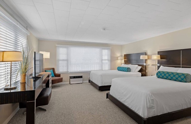 Partial Ocean View Studio w/ Kitchenette & Shared Deck (105)