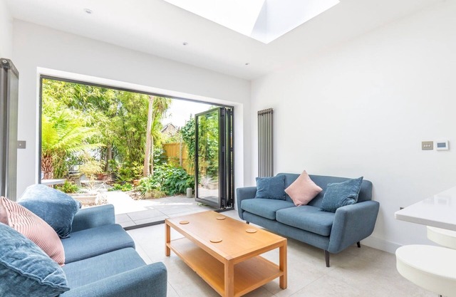 Pass the Keys | Stunning 4Bed Oasis in Kingston, With Parking
