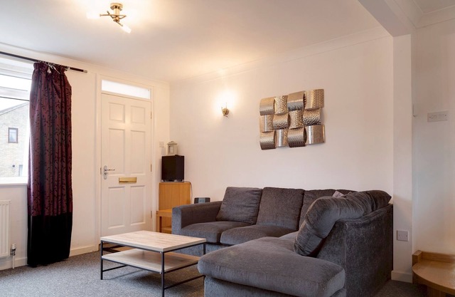 Pass the Keys | Beautiful 4BR with Private Garden