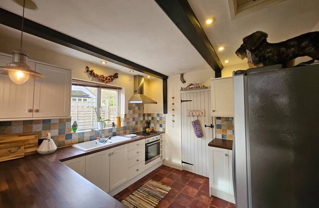 Pass the Keys | Enchanting Country Cottage in Sedgeberrow