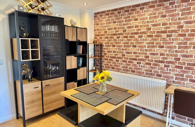 Pass the Keys | Modern Home- Ideal for Professionals| 5 mins to M4